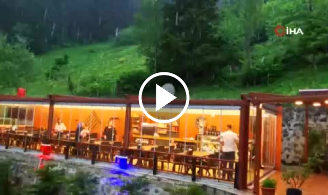Turizm merkezi Uzungöl'de dolu yağışı etkili oldu. Video Haber