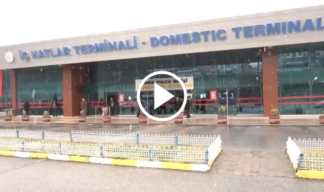 Trabzon Havalimanında Çanakkale Türküsü sürprizi. Video Haber
