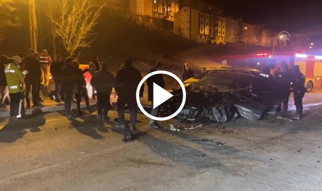 Bayburt Trabzon yolunda kaza! 4 asker yaralı. Video Haber