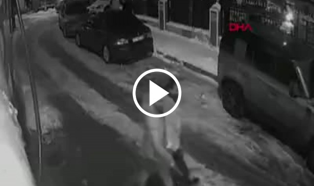 Şafak Mahmutyazıcıoğlu'na saldırı sonrası saldırganların kaçış anı. Video Haber.
