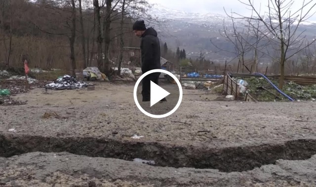 Trabzon'da heyelan! 1 ev yıkıldı. Video Haber