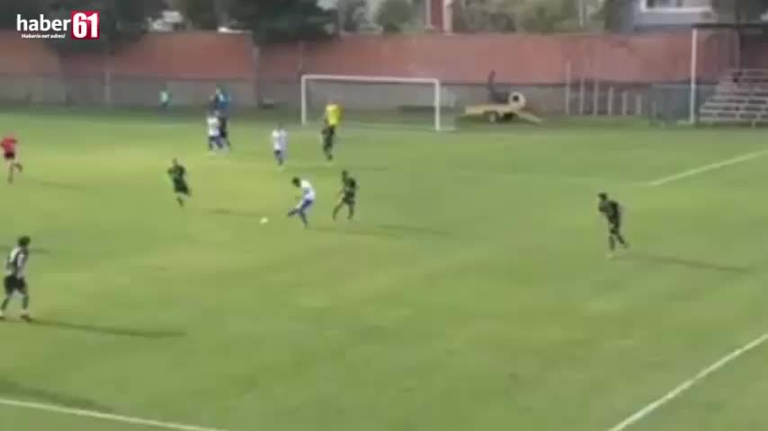Trabzonlu oyuncudan örnek davranış – Golü atmak yerine bakın ne yaptı.