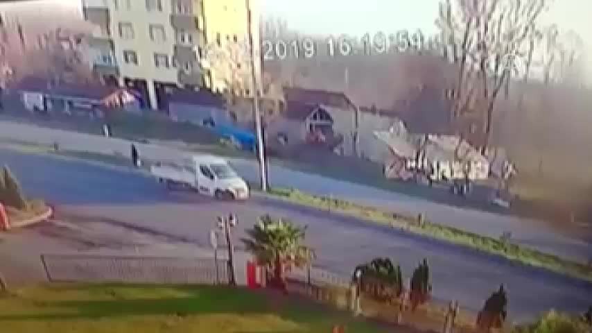 Samsun'daki öğrenci servisi kazası kameraya yansıdı