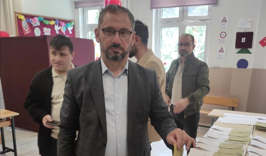 Yeniden Refah Partisi Trabzon Milletvekili adayı Süleyman Pulat oyunu kullandı