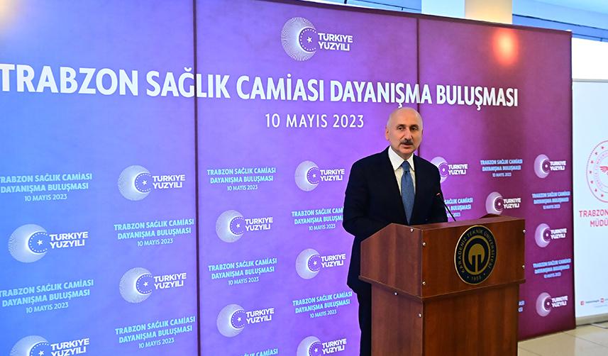Bakan Karaismailoğlu Trabzon'da sağlık personelleriyle bir araya geldi