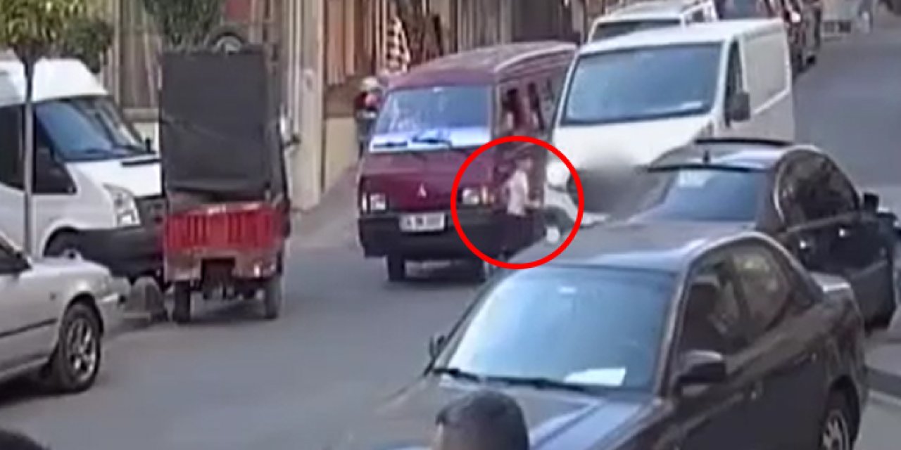 İstanbul'da ticari araç çocuğa çarptı! kaza anı kameraya yansıdı