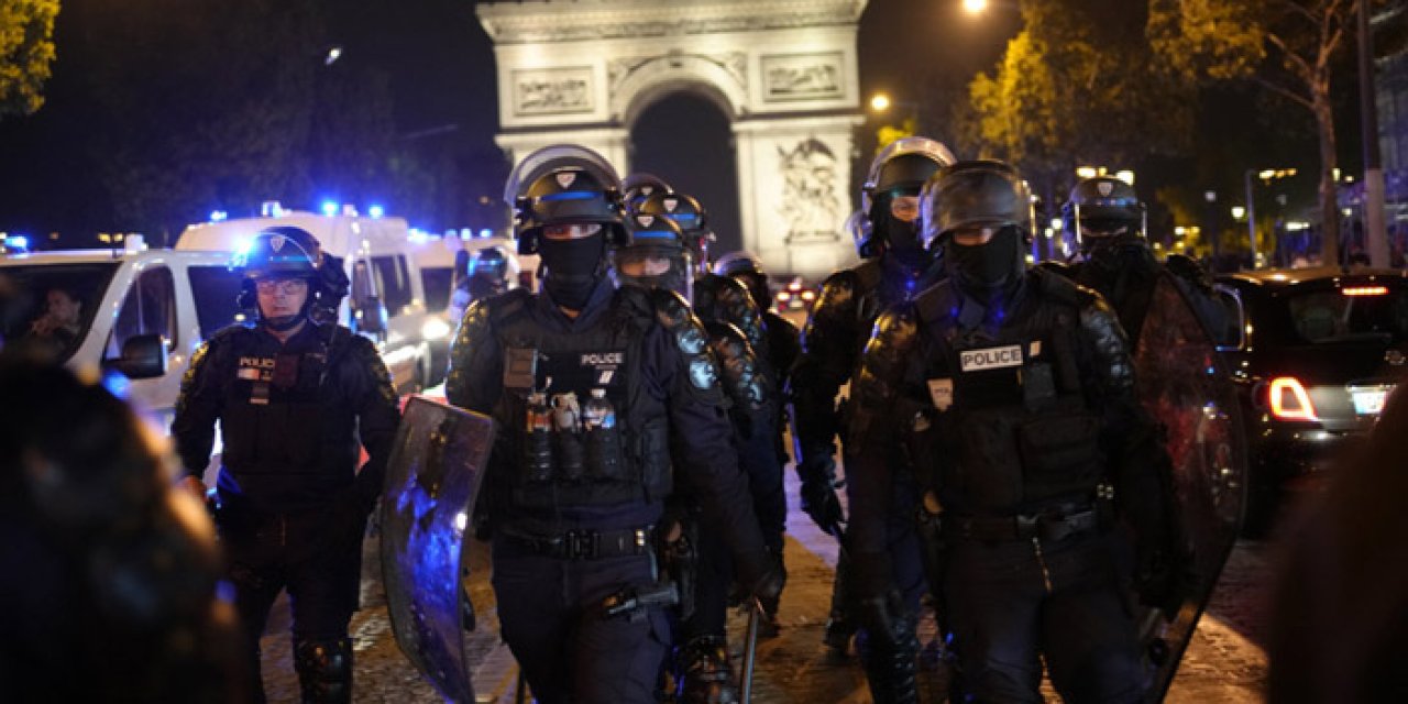 Fransa'da sular durulmuyor! Polislere havai fişeklerle saldırdılar