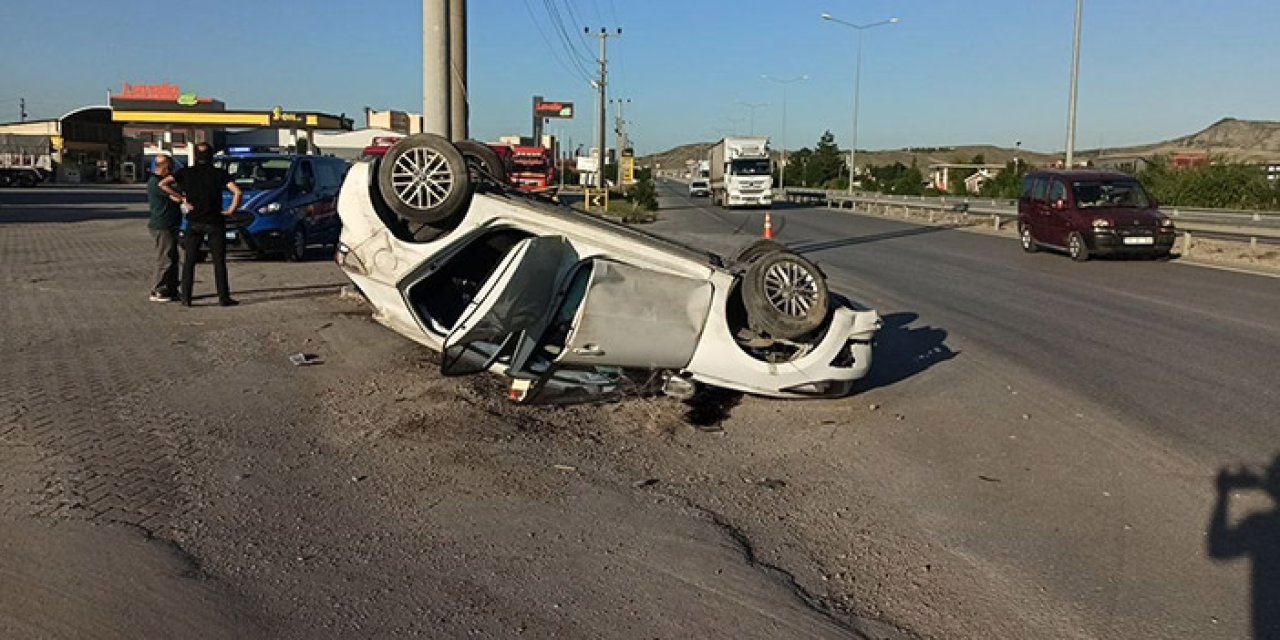 Trabzon plakalı otomobil Çorum'da takla attı! 3 yaralı
