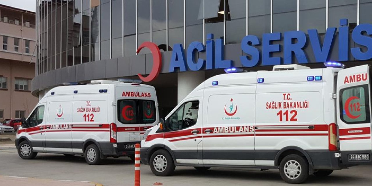 Erzincan'da iki otomobil çarpıştı! 6'sı çocuk 11 yaralı