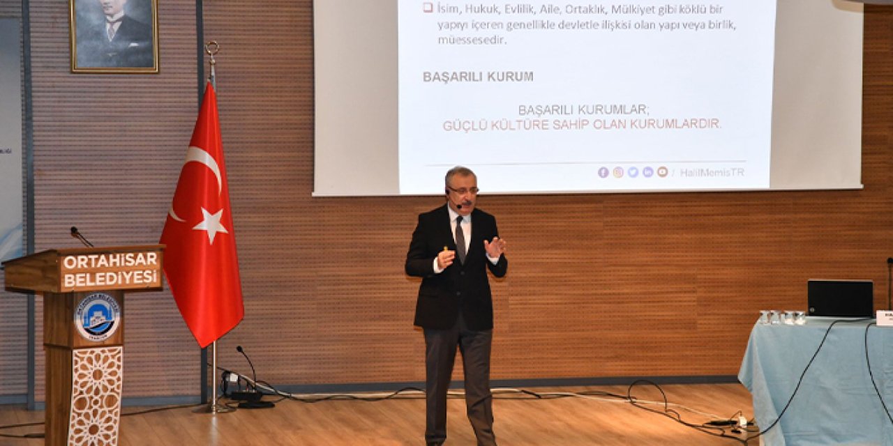 Trabzon'da belediye memurlarına hakları ve görevleriyle ilgili seminer verildi