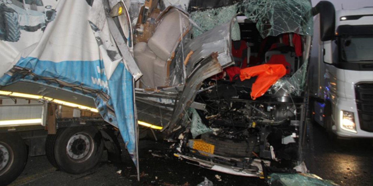 Elazığ'da yolcu otobüsü ile tır çarpıştı! 1 ölü, 32 yaralı