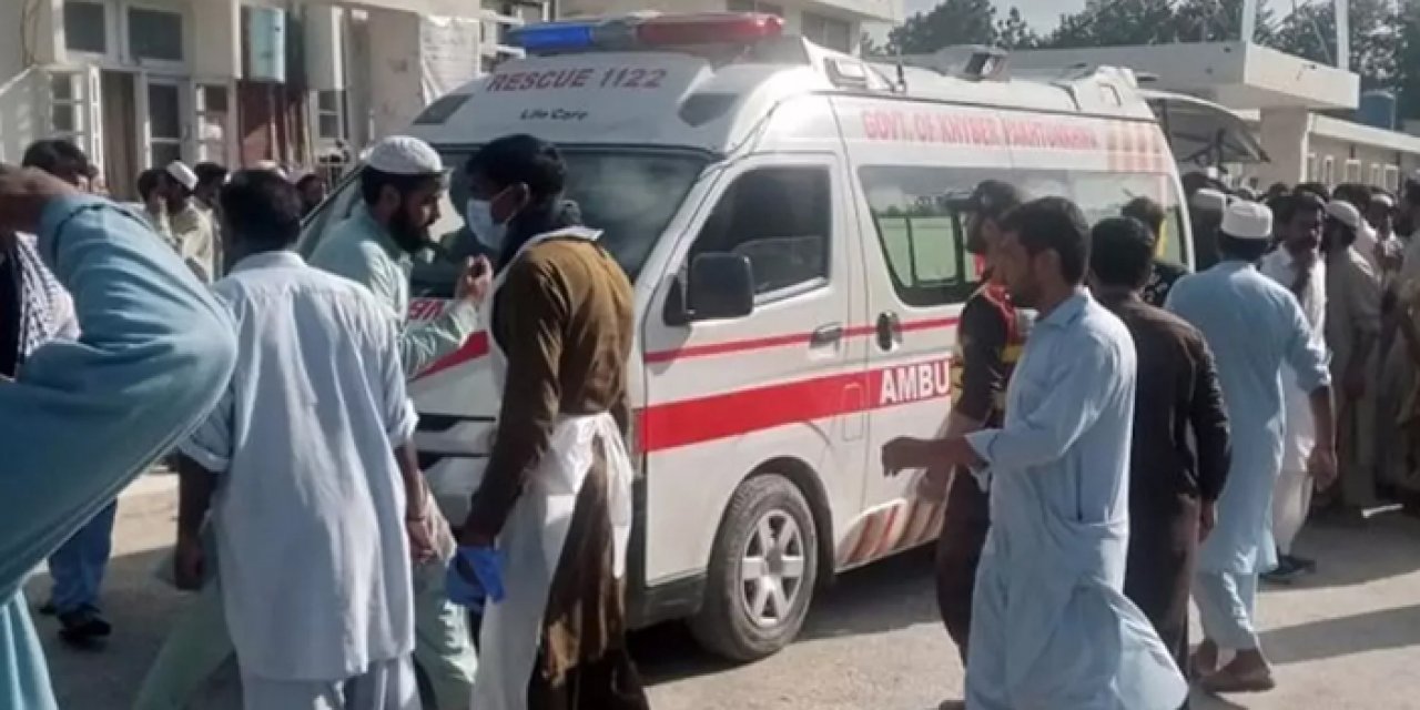 Pakistan'da siyasi parti kongresine bombalı saldırı: 20 ölü