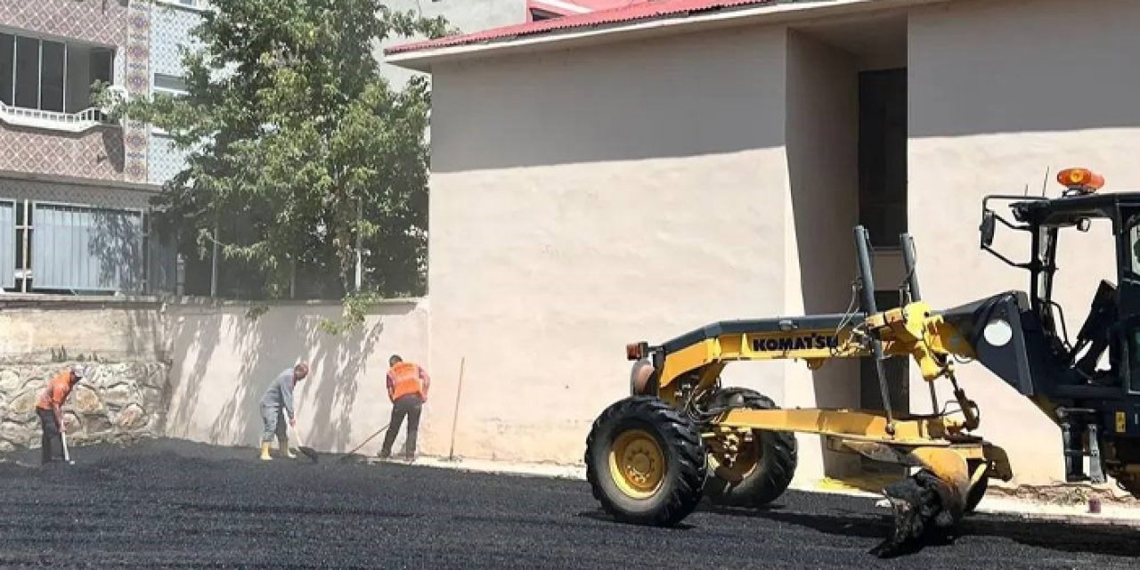 Bayburt'ta okullarda asfaltlama çalışmaları başladı