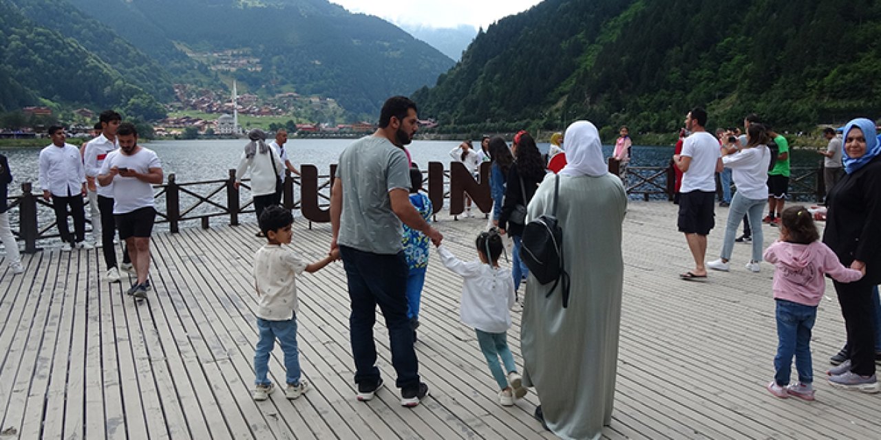 Trabzon Uzungöl'de turist sayısı arttı konaklama azaldı