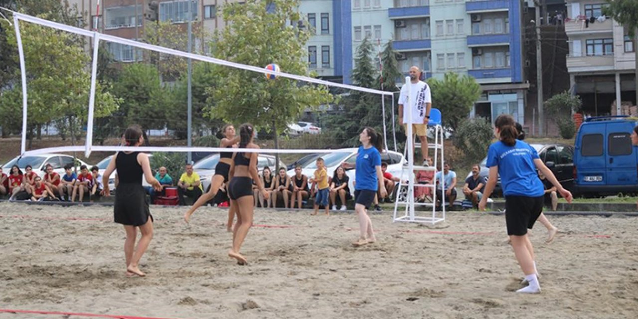 Trabzon'da plaj voleybolu heyecanı başladı