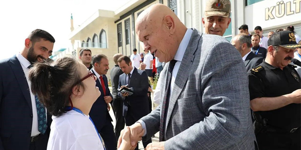 Bayburt'ta Başkan Pekmezci'den özel çocuklara ziyaret