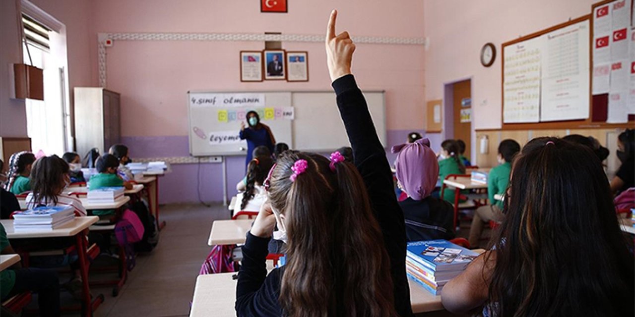 Türkiye genelinde milyonlarca öğrenci ders başı yaptı
