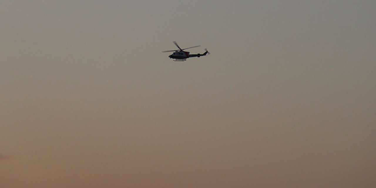 İzmir'de yangına müdahale helikopteri baraja düştü! 1 kişi kurtarıldı, 3 kişi aranıyor