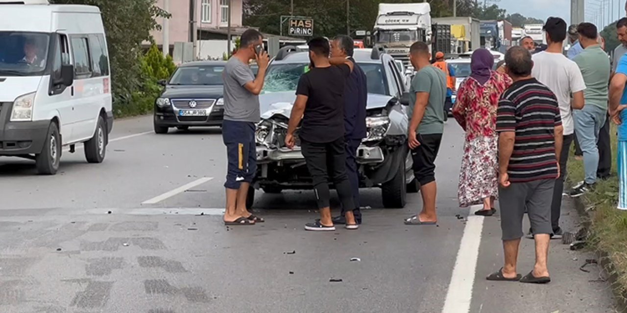 Samsun'da kaza! Motosiklete çarptı! 1’i ağır 2 yaralı