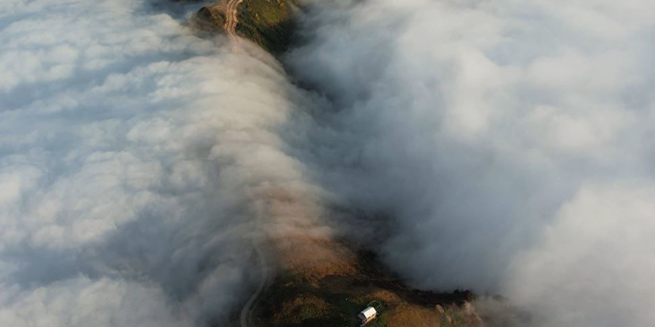Artvin’de sis bulutunun oluşturduğu manzara hayran bıraktı