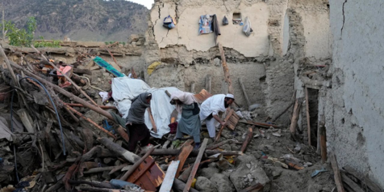 Afganistan'daki depremlerde bilanço ağırlaşıyor
