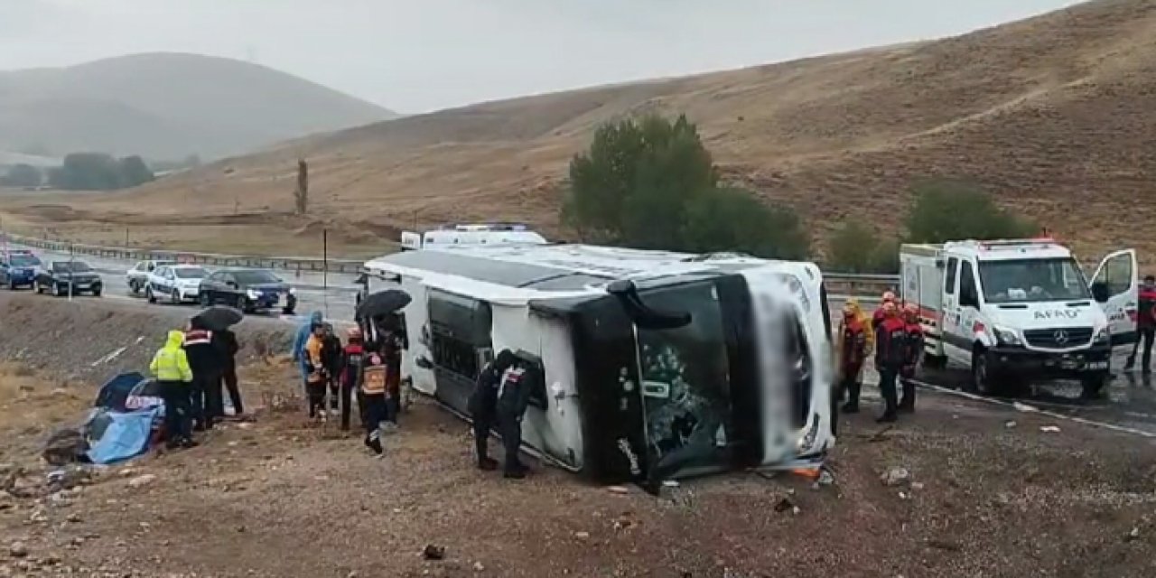 Yolcu otobüsü devrildi! 7 ölü, 40yaralı