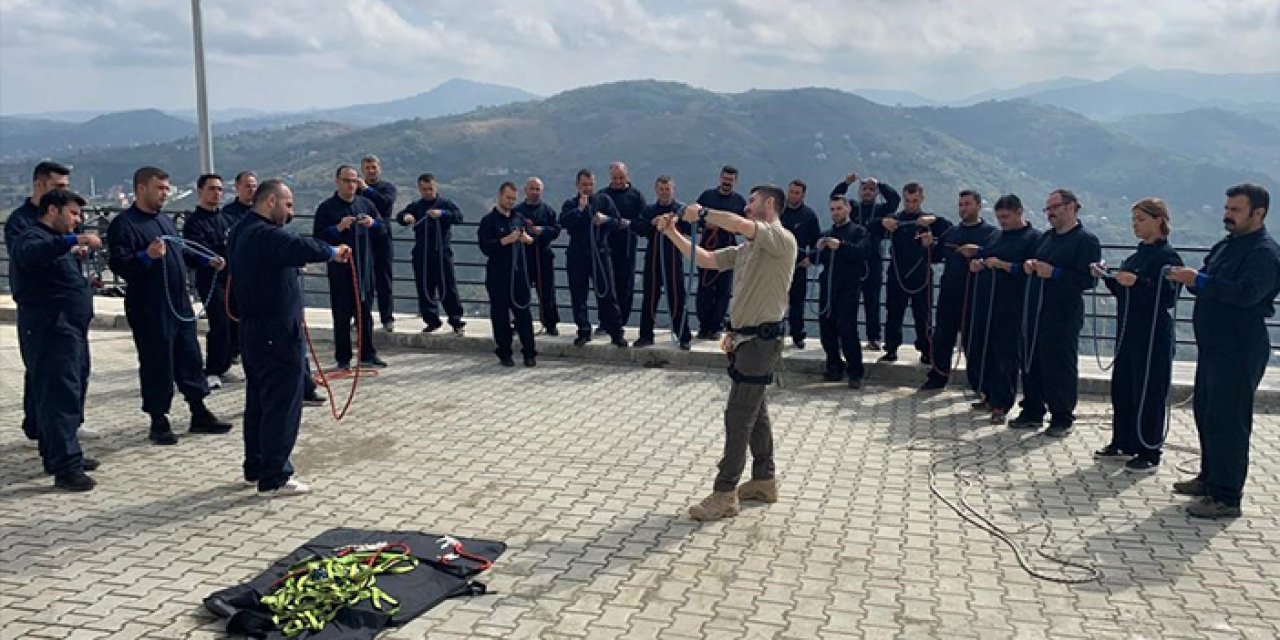 Trabzon'da afetlerde can kurtarmak için eğitim alıyorlar