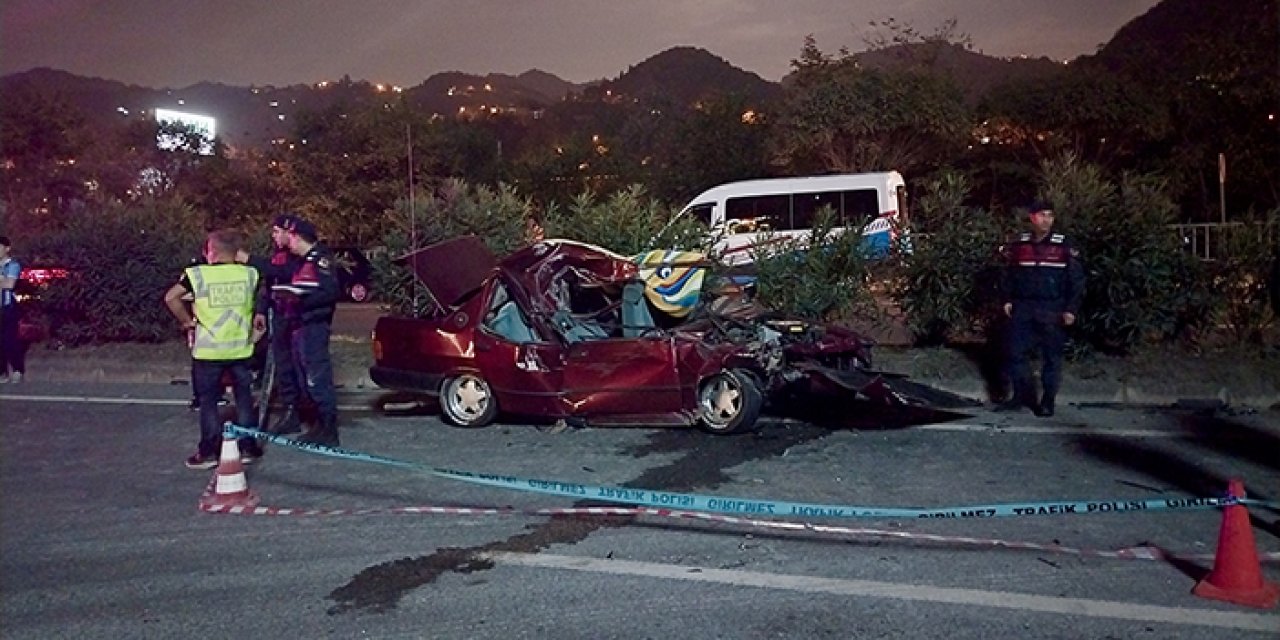 Trabzon'da otomobil kamyona çarptı! Bir kişi hayatını kaybetti