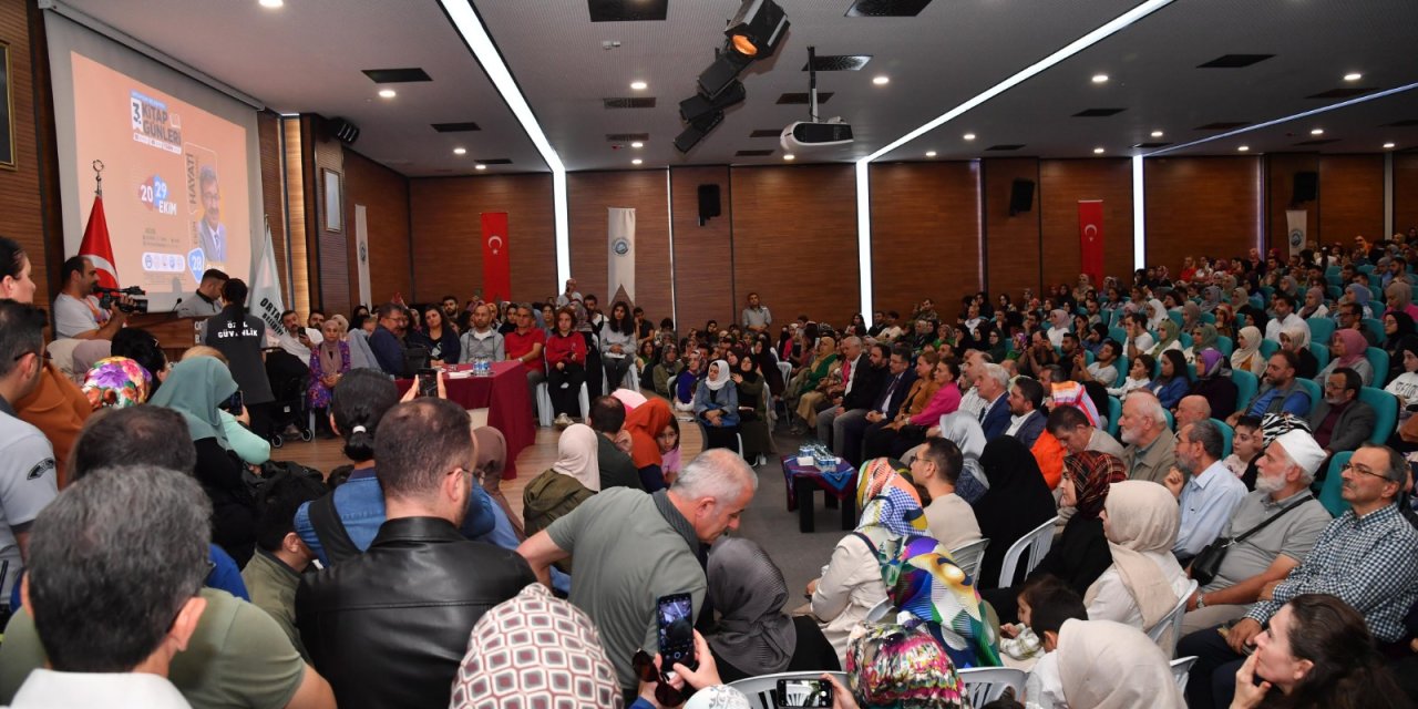 Trabzon'da Kitap günleri iki dev söyleşiye ev sahipliği yaptı