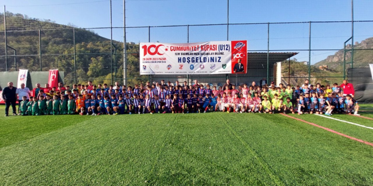1461 Trabzon FK 100. Yıl Cumhuriyet Futbol Turnuvası düzenledi