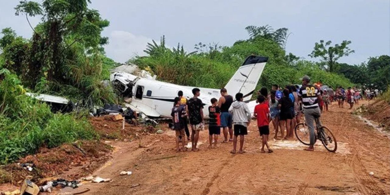 Brezilya'da uçak düştü: 12 kişi hayatını kaybetti