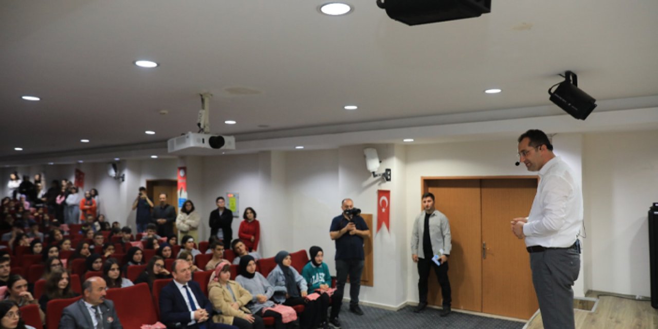 Akçaabat Belediye Başkanı Osman Nuri Ekim gençlerle bir araya geldi