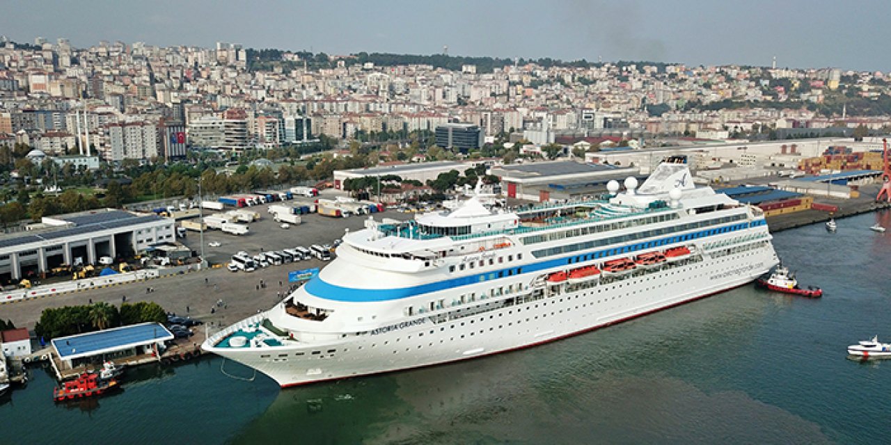 Astoria Grande kruvaziyeri Trabzon'a gelmek için yola çıkacak