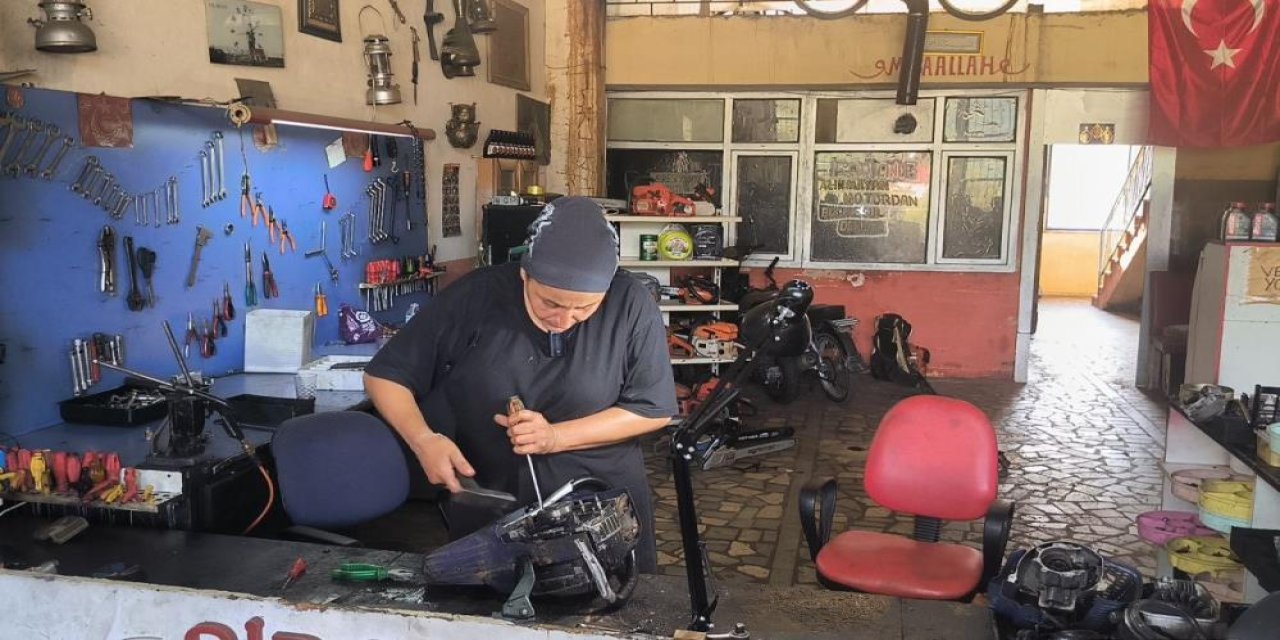 Artvin'de eşine yardıma giden kadın motosiklet tamircisi oldu