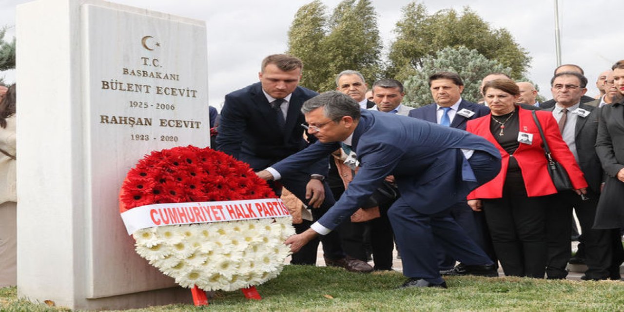 CHP Yeni Genel Başkanı Özel Ecevit’in kabrini ziyaret etti