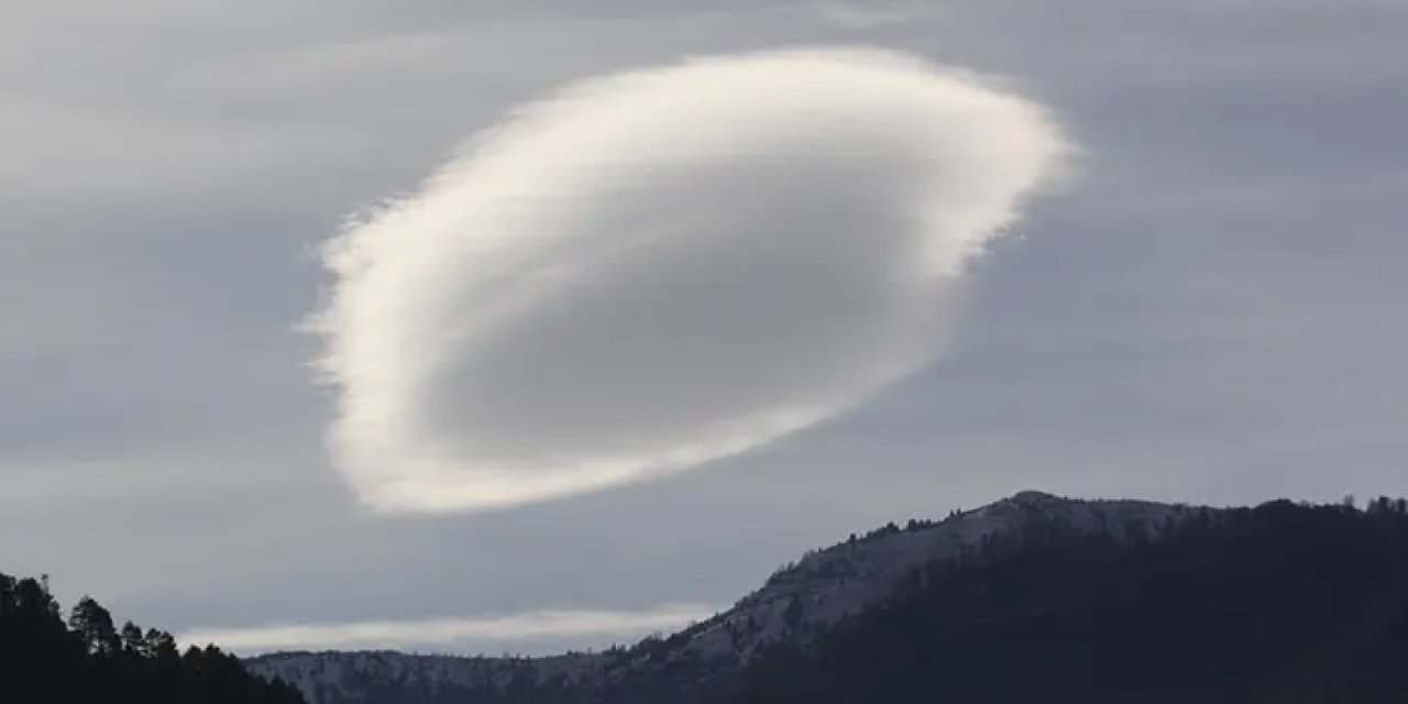 Artvin'de çok katmanlı mercek bulutu görenleri şaşırttı