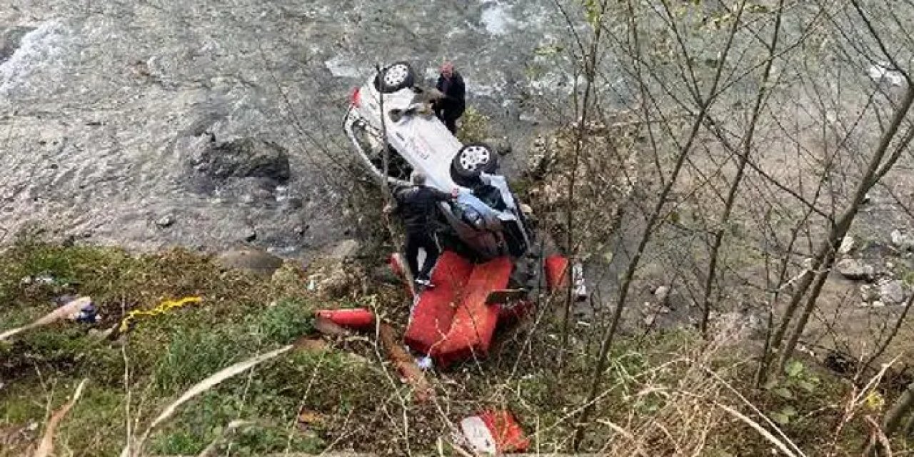 Trabzon'da otomobil dereye uçtu! Yaralılar var