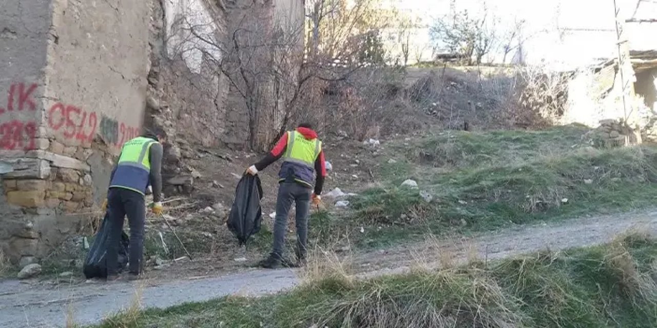 Bayburt'ta genel çevre temizliği için ekipler titizlikle çalışıyor