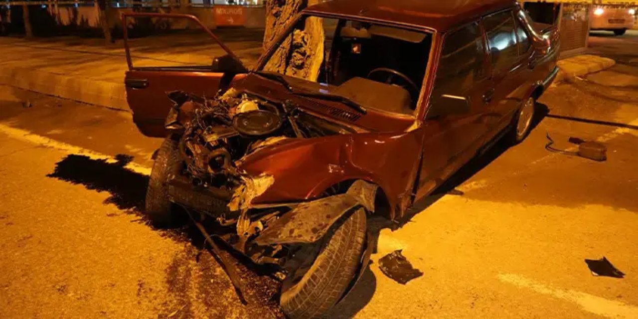 Bayburt'ta trafik kazası! Hurdaya dönen araçta 1 kişi hayatını kaybetti