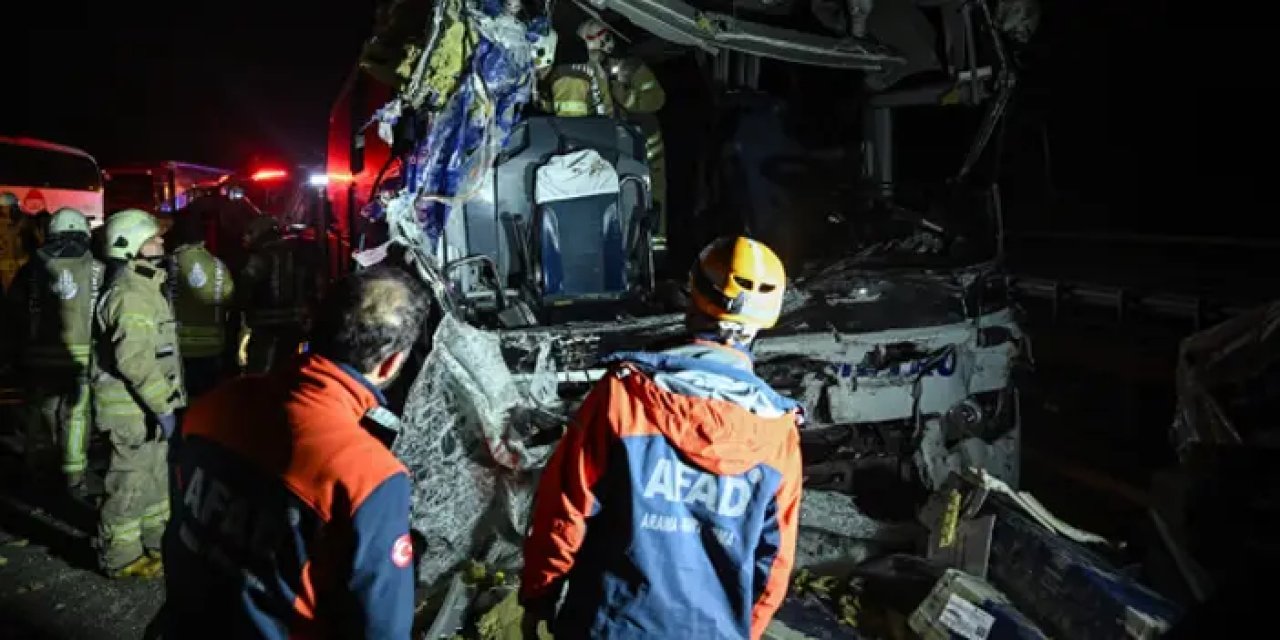 Kuzey Marmara'da yolcu otobüsüyle tır çarpıştı! 1 ölü, 31 yaralı