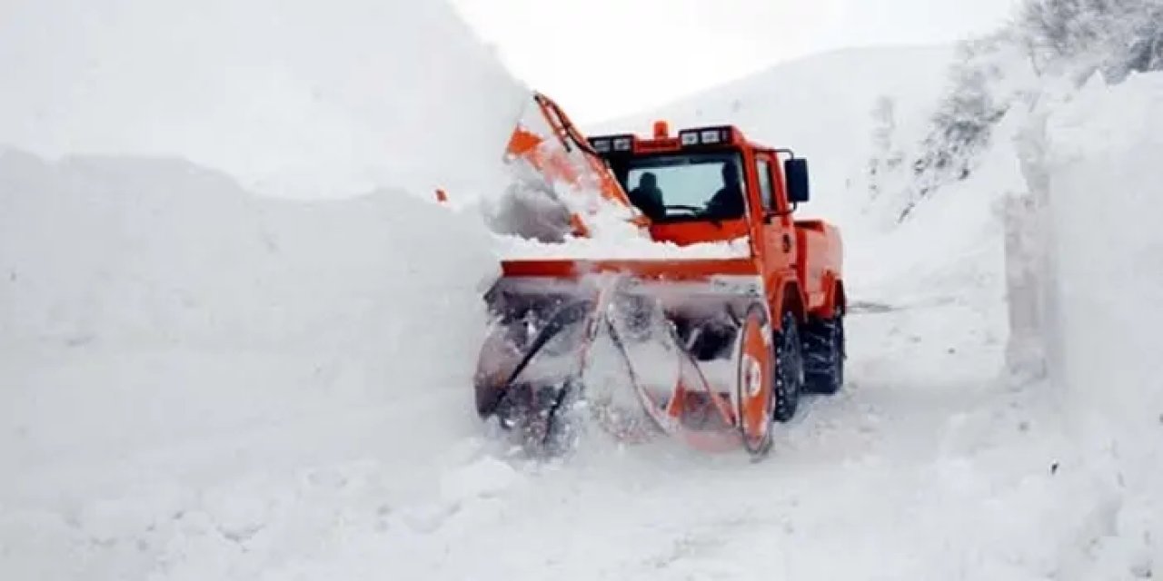 Rize ve Artvin'de kar yolları kapattı! 50 köye ulaşım yok