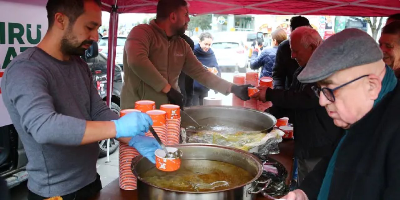 Giresun'da vatandaşlara karalahana çorbası ikramı
