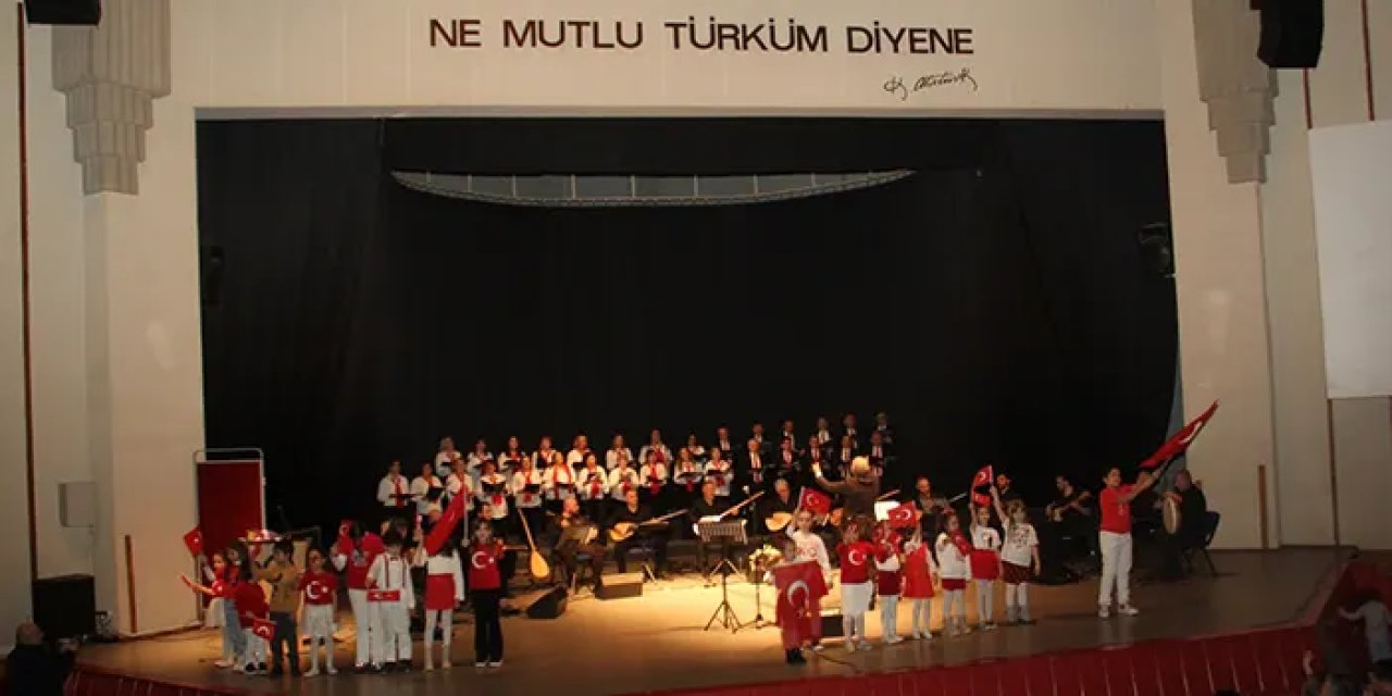 Trabzon'da ezgilerle Yüzüncü Yıl Konseri ayakta alkışlandı