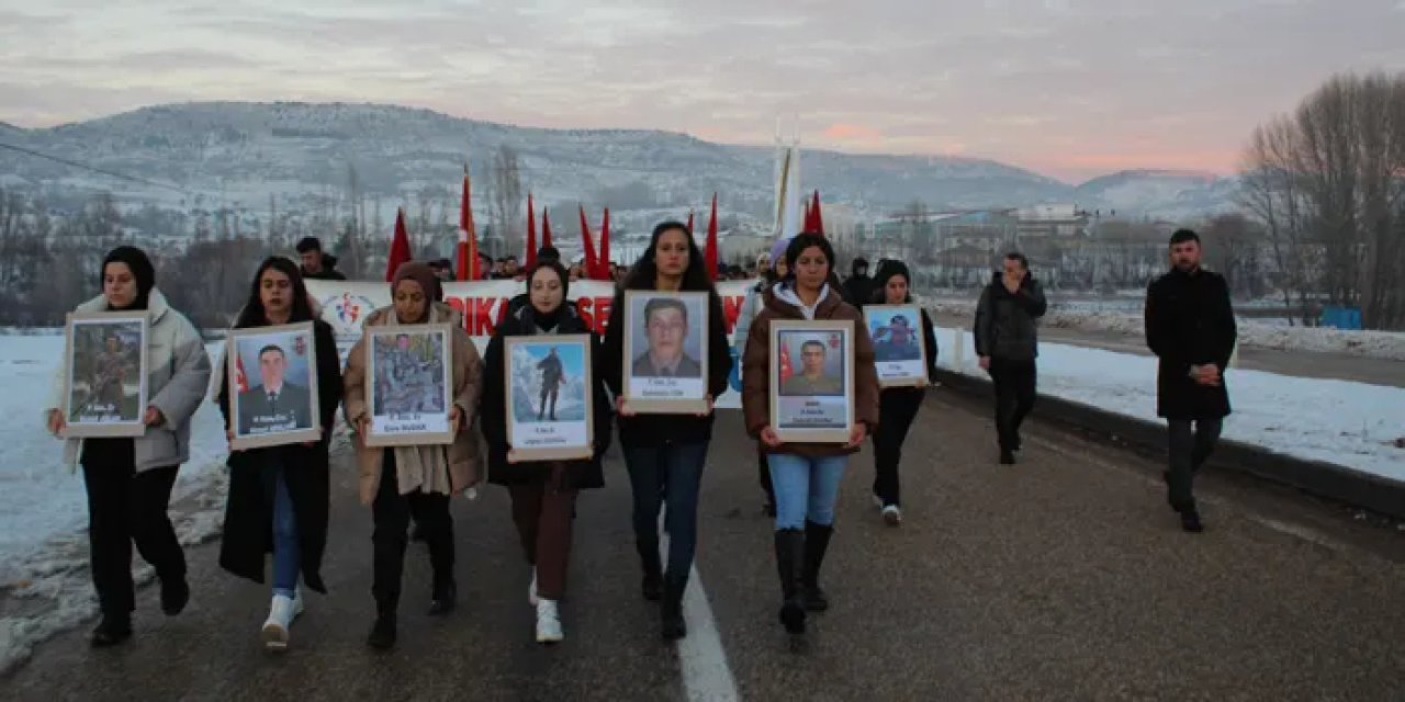 Giresun'da üniversite öğrencileri Sarıkamış şehitleri için yürüdü