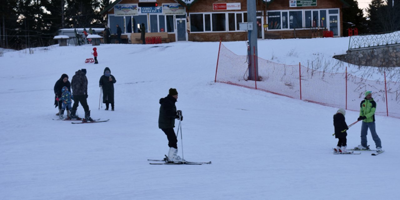 Artvin'de kayak sezonu açıldı! İlk ziyaretçiler eğlenceye başladı