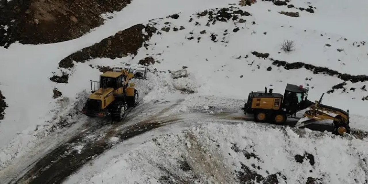 Bayburt'ta 170 köy yolunda karla mücadele!