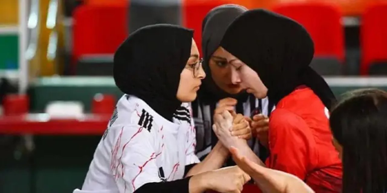 Bayburt'ta genç kızlar bilek güreşinde Türkiye finallerinde