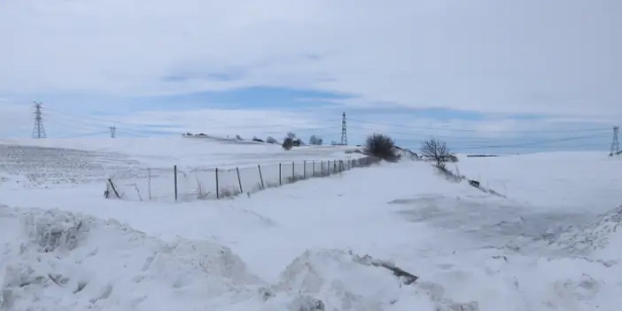 İki ilde kar etkisini artırdı! Köy ve mahalle yolları ulaşıma kapandı