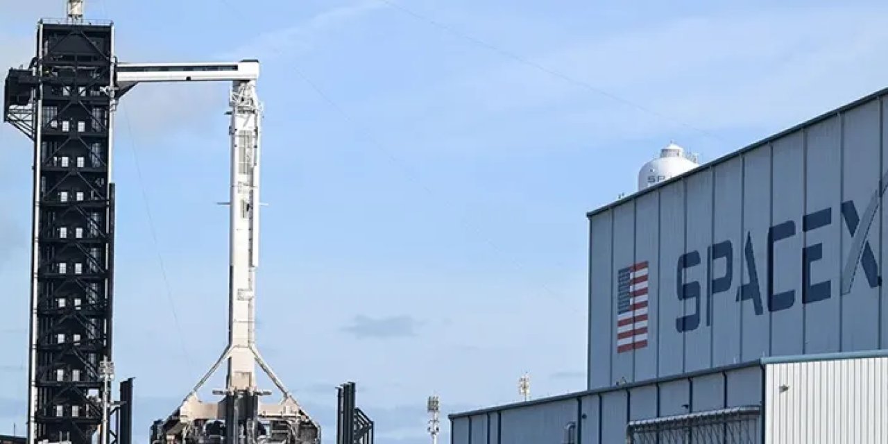 Ax-3 mürettebatı Dragon uzay aracı Falcon 9 ile uzaya gidecek