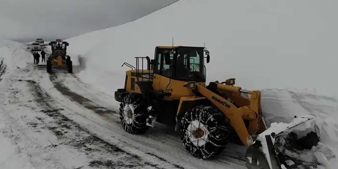 Bayburt'ta yollar karla kaplandı! Bölge için uyarılar yapıldı